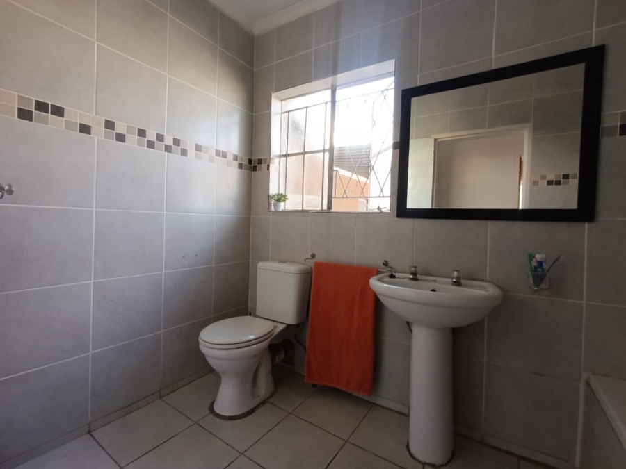 4 Bedroom Property for Sale in Verwoerdpark Gauteng