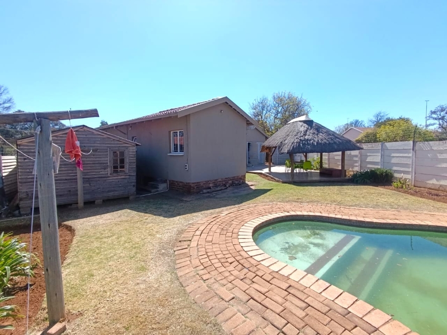 4 Bedroom Property for Sale in Verwoerdpark Gauteng
