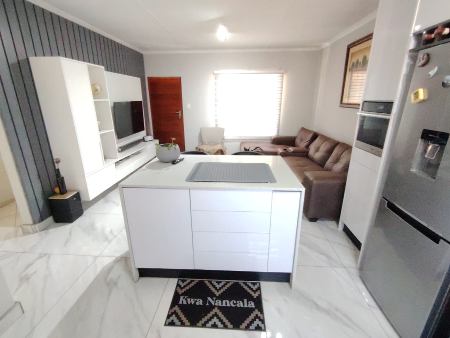 2 Bedroom Property for Sale in The Reeds Gauteng