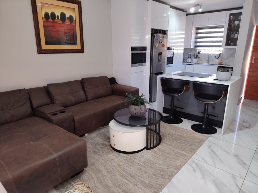 2 Bedroom Property for Sale in The Reeds Gauteng