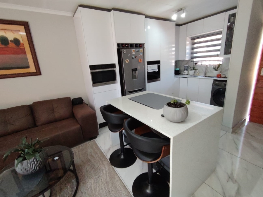 2 Bedroom Property for Sale in The Reeds Gauteng