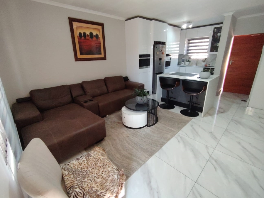 2 Bedroom Property for Sale in The Reeds Gauteng