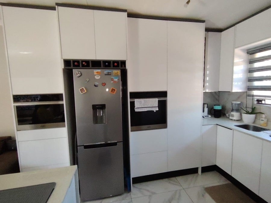 2 Bedroom Property for Sale in The Reeds Gauteng