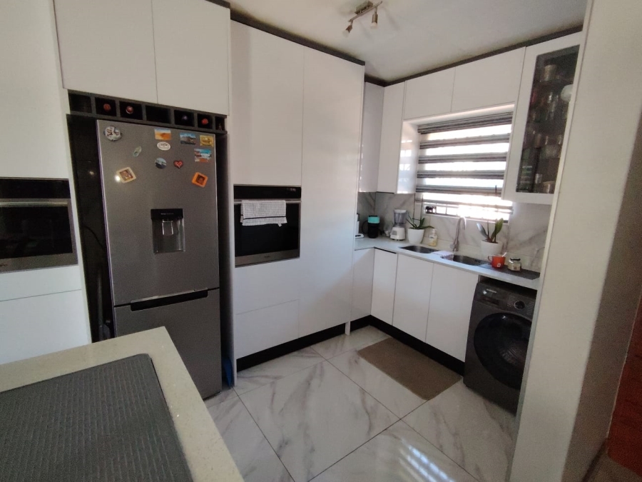 2 Bedroom Property for Sale in The Reeds Gauteng