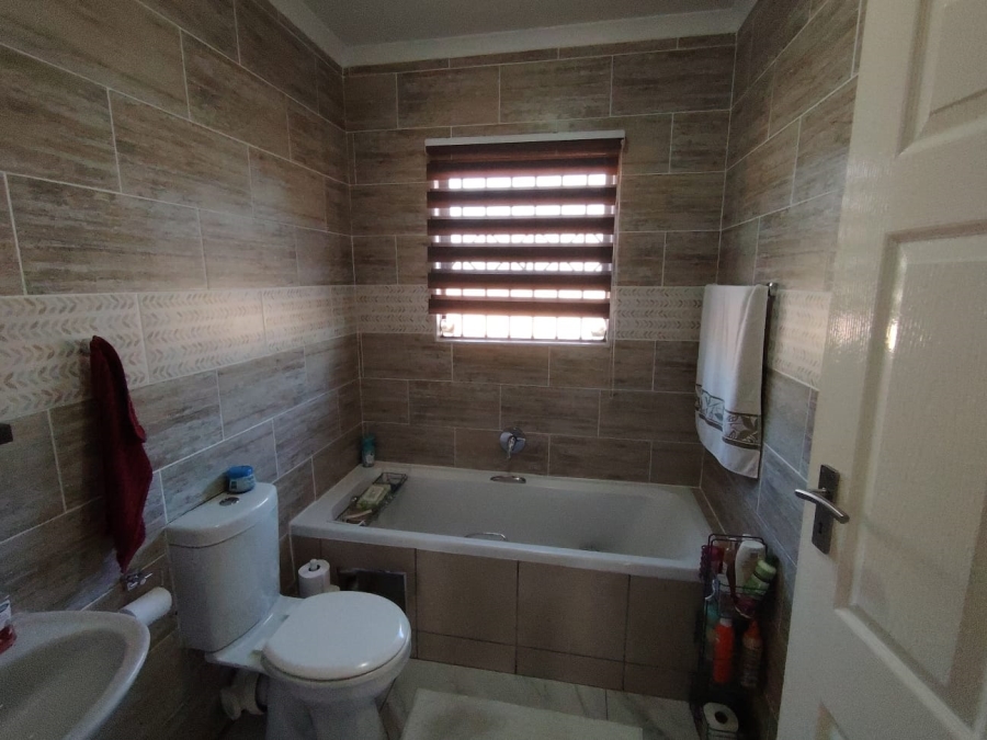 2 Bedroom Property for Sale in The Reeds Gauteng