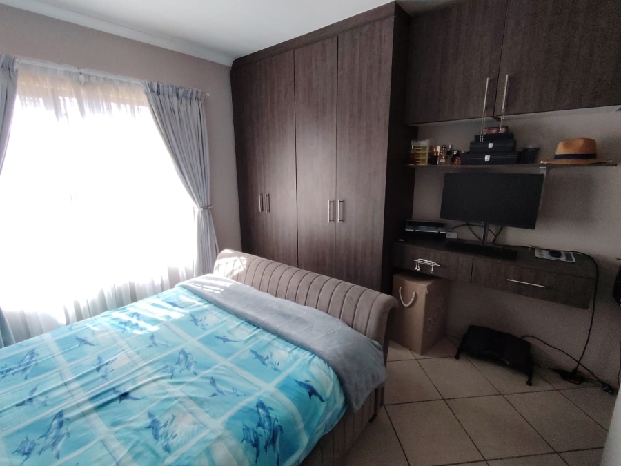 2 Bedroom Property for Sale in The Reeds Gauteng