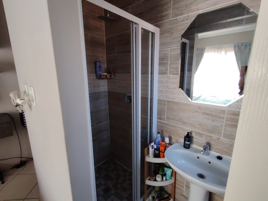 2 Bedroom Property for Sale in The Reeds Gauteng