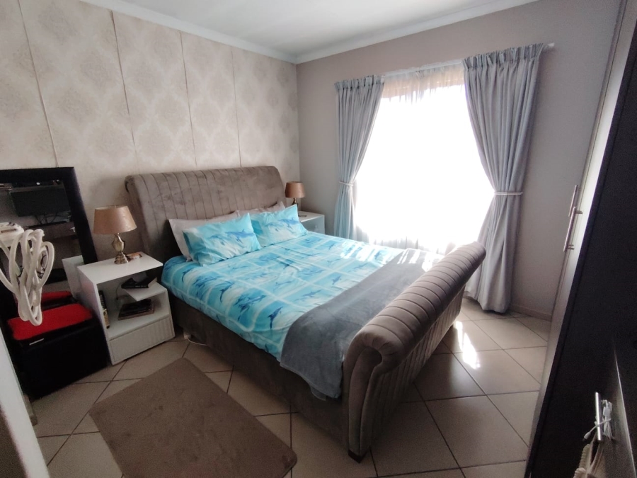 2 Bedroom Property for Sale in The Reeds Gauteng