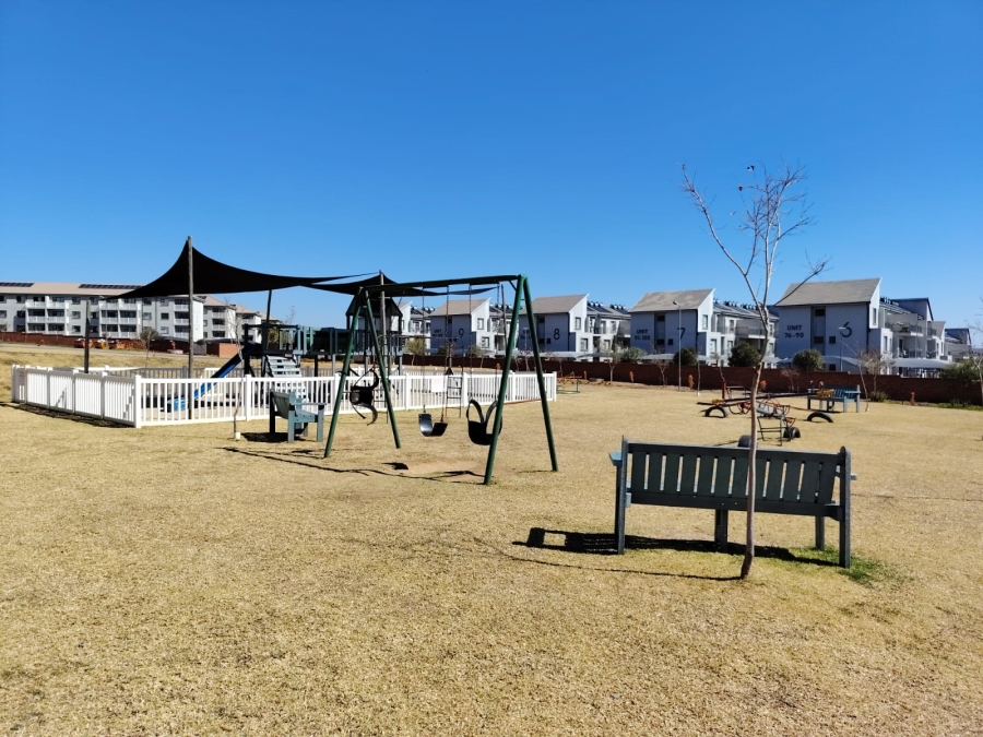 2 Bedroom Property for Sale in The Reeds Gauteng