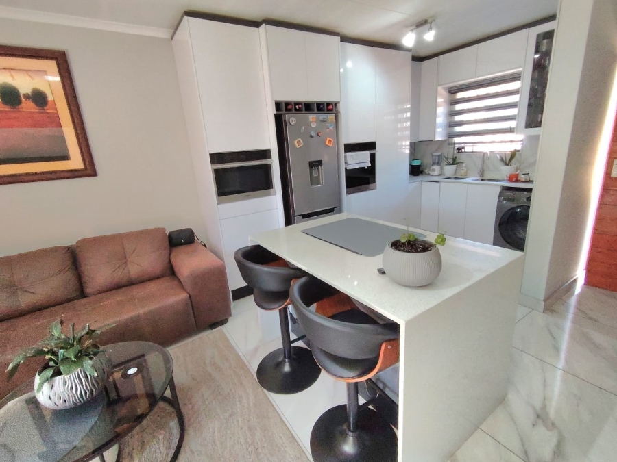 2 Bedroom Property for Sale in The Reeds Gauteng