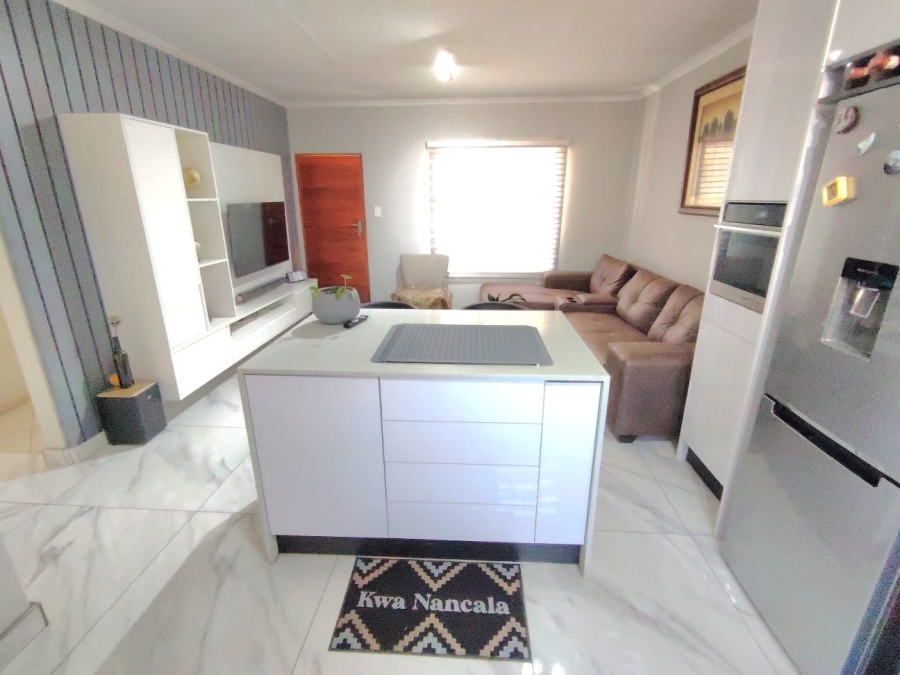 2 Bedroom Property for Sale in The Reeds Gauteng