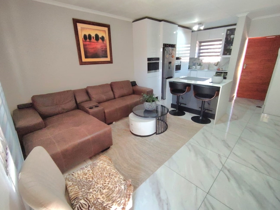2 Bedroom Property for Sale in The Reeds Gauteng