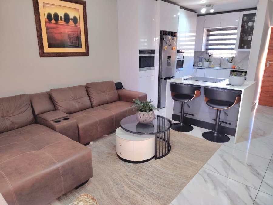 2 Bedroom Property for Sale in The Reeds Gauteng