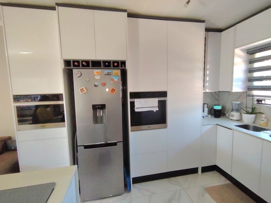 2 Bedroom Property for Sale in The Reeds Gauteng