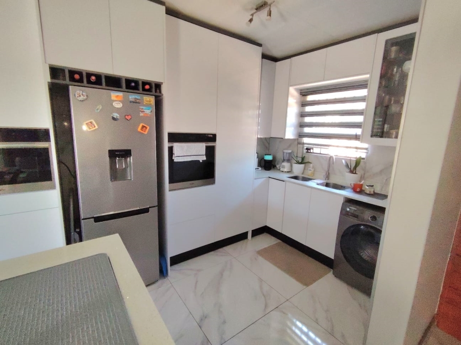 2 Bedroom Property for Sale in The Reeds Gauteng