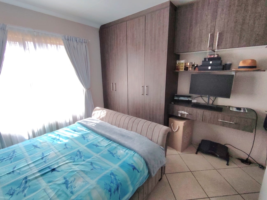 2 Bedroom Property for Sale in The Reeds Gauteng