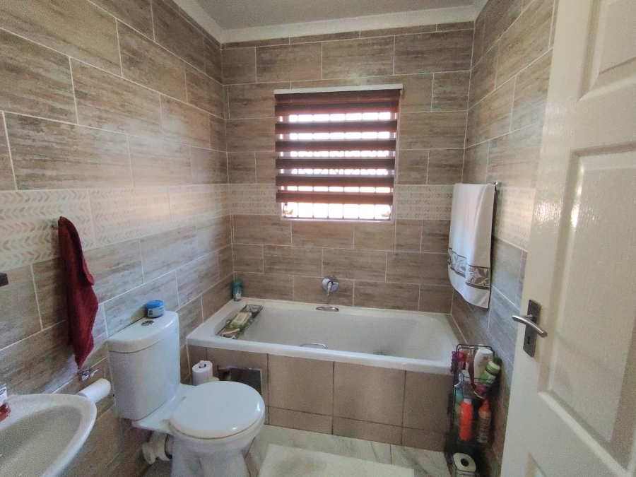 2 Bedroom Property for Sale in The Reeds Gauteng