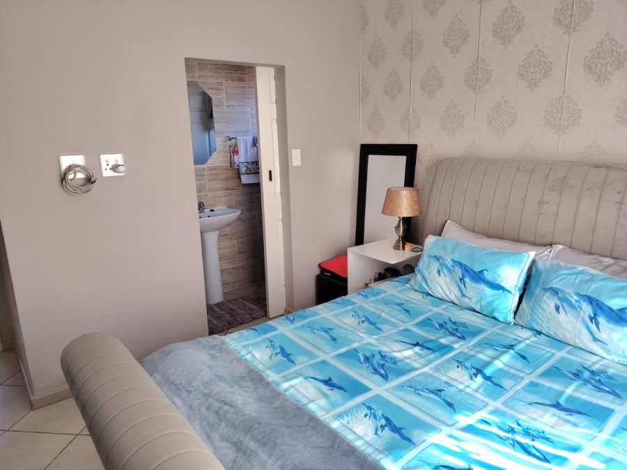2 Bedroom Property for Sale in The Reeds Gauteng