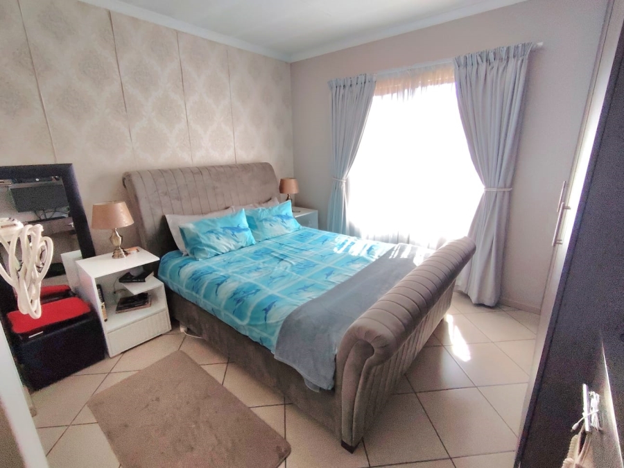 2 Bedroom Property for Sale in The Reeds Gauteng