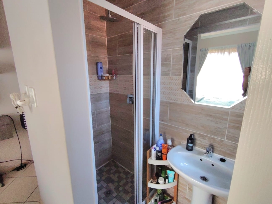 2 Bedroom Property for Sale in The Reeds Gauteng
