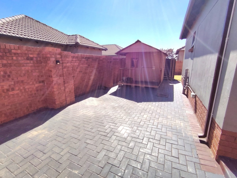 2 Bedroom Property for Sale in The Reeds Gauteng