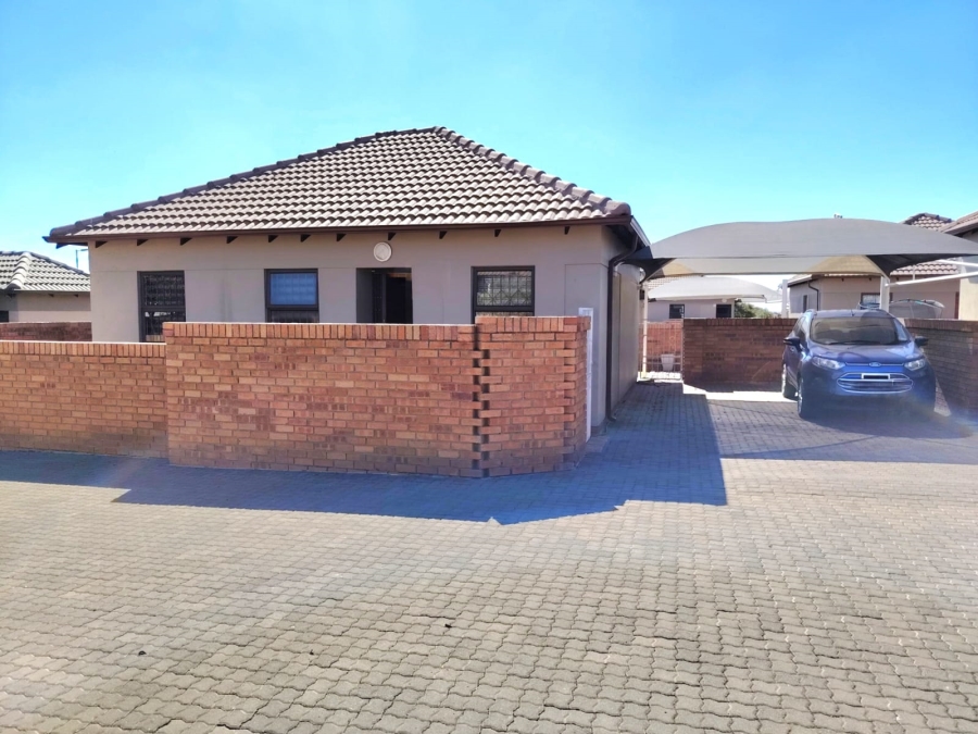 2 Bedroom Property for Sale in The Reeds Gauteng