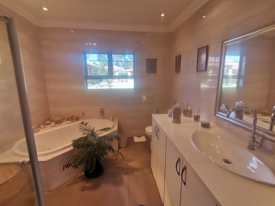 3 Bedroom Property for Sale in New Market Park Gauteng