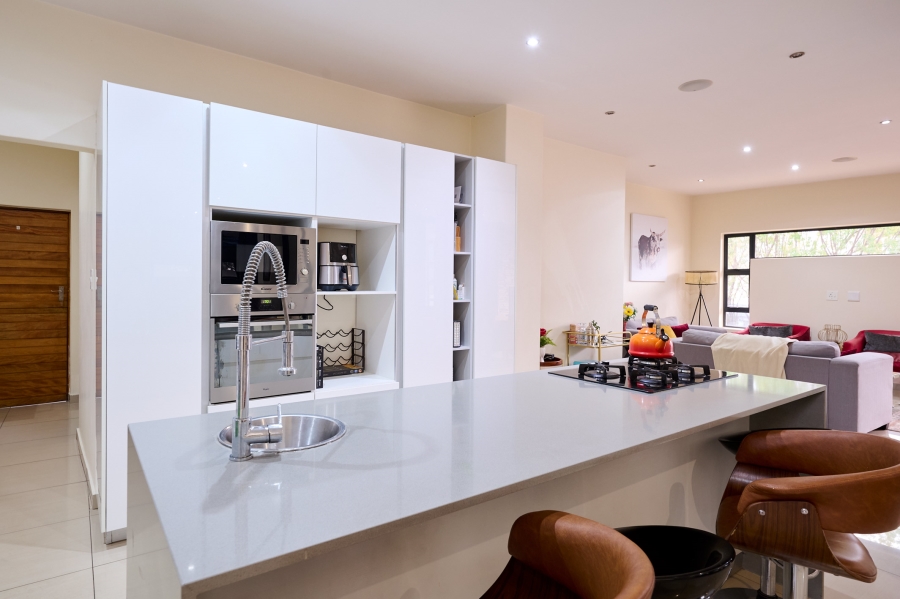 4 Bedroom Property for Sale in Waterfall Country Village Gauteng