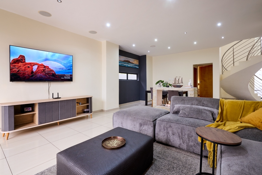 4 Bedroom Property for Sale in Waterfall Country Village Gauteng