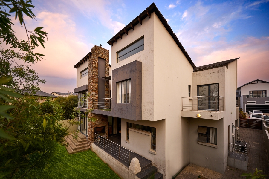 4 Bedroom Property for Sale in Waterfall Country Village Gauteng