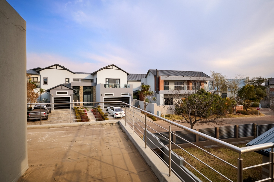 4 Bedroom Property for Sale in Waterfall Country Village Gauteng
