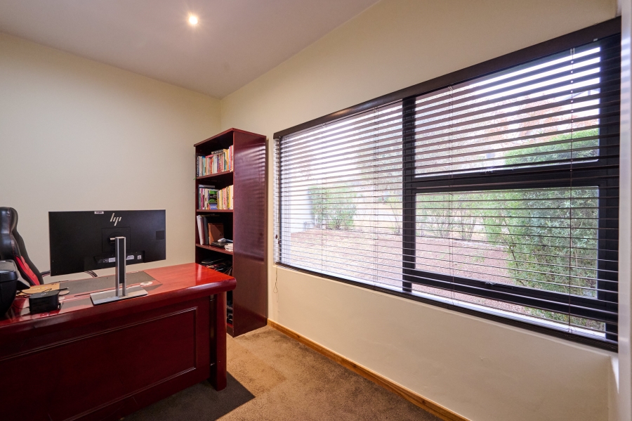 4 Bedroom Property for Sale in Waterfall Country Village Gauteng