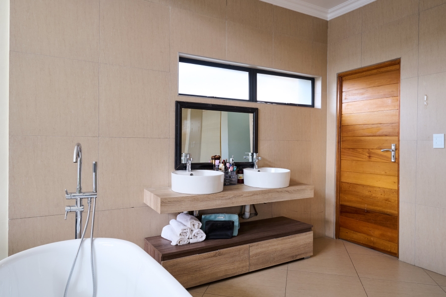 4 Bedroom Property for Sale in Waterfall Country Village Gauteng