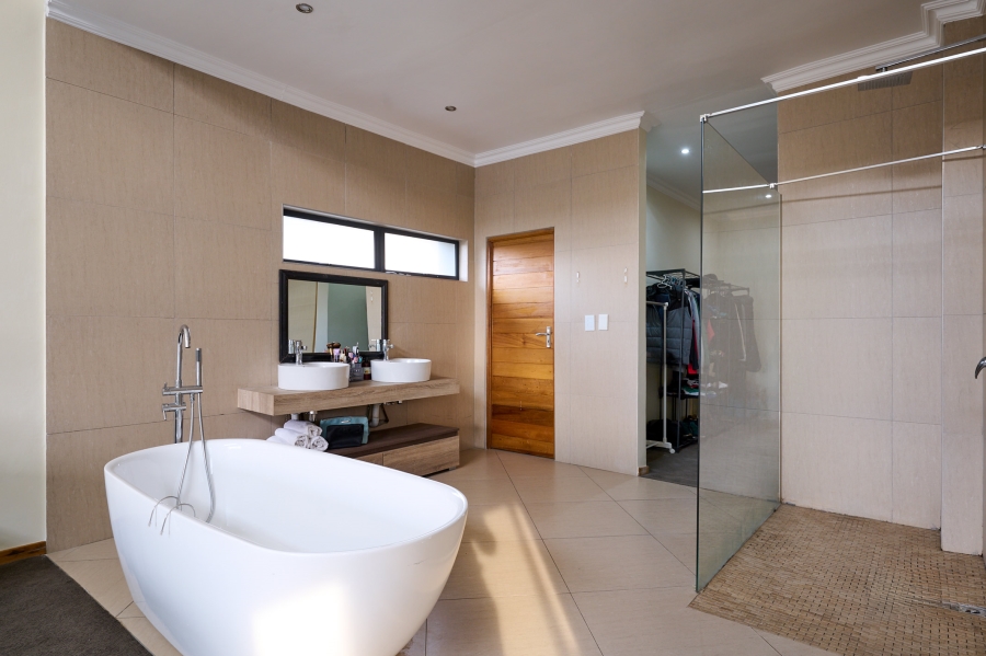 4 Bedroom Property for Sale in Waterfall Country Village Gauteng