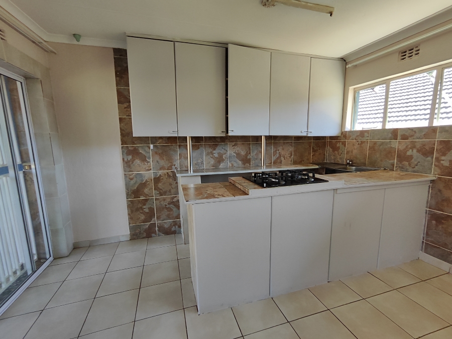 To Let 1 Bedroom Property for Rent in Glen Austin Gauteng