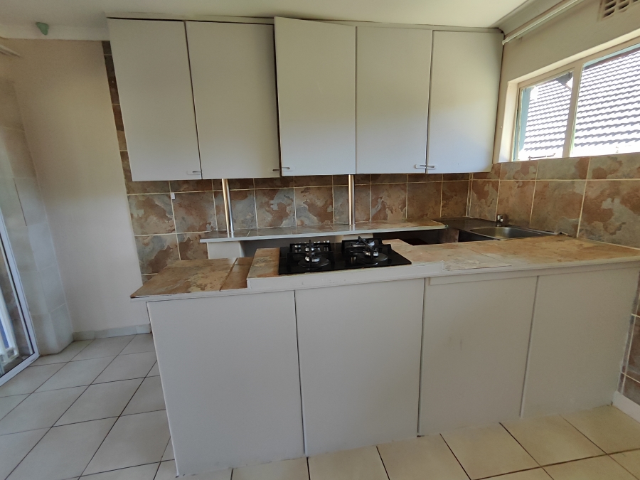 To Let 1 Bedroom Property for Rent in Glen Austin Gauteng