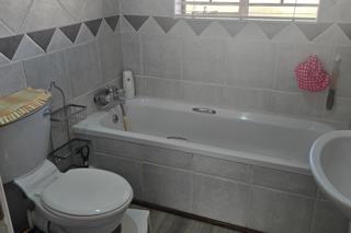 2 Bedroom Property for Sale in Magalieskruin Gauteng