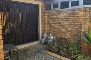 2 Bedroom Property for Sale in Magalieskruin Gauteng