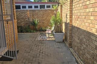 2 Bedroom Property for Sale in Magalieskruin Gauteng