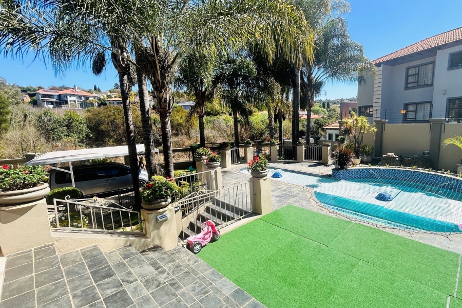 5 Bedroom Property for Sale in Waterkloof Ridge Gauteng