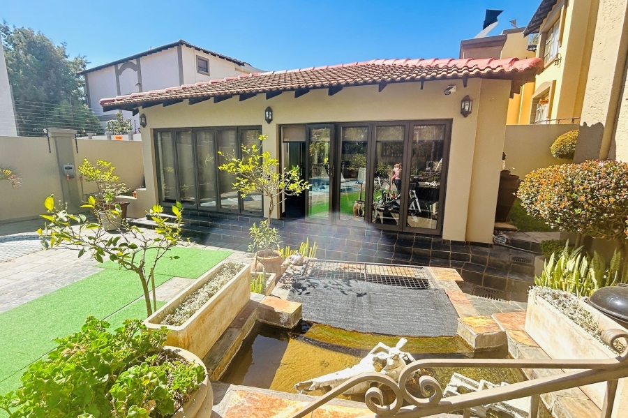 5 Bedroom Property for Sale in Waterkloof Ridge Gauteng