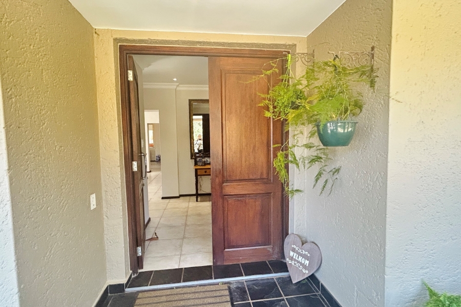 5 Bedroom Property for Sale in Waterkloof Ridge Gauteng