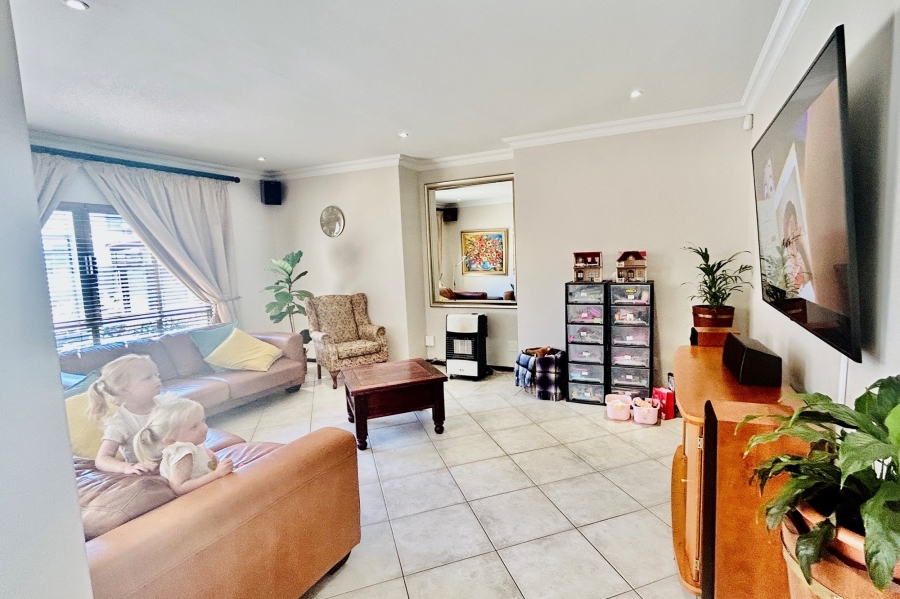 5 Bedroom Property for Sale in Waterkloof Ridge Gauteng