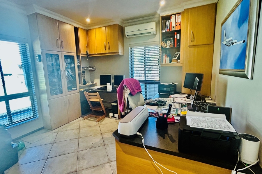 5 Bedroom Property for Sale in Waterkloof Ridge Gauteng