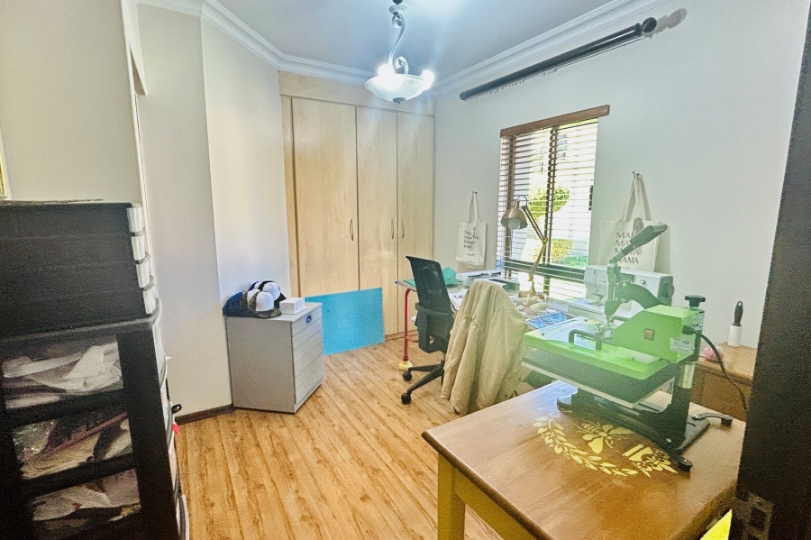 5 Bedroom Property for Sale in Waterkloof Ridge Gauteng