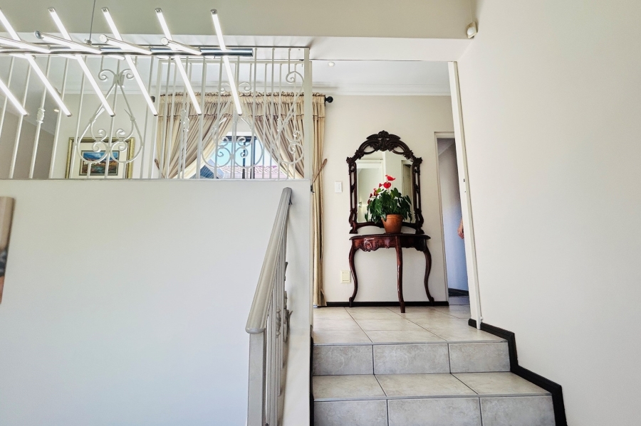 5 Bedroom Property for Sale in Waterkloof Ridge Gauteng