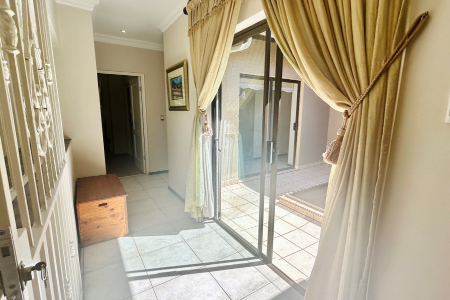 5 Bedroom Property for Sale in Waterkloof Ridge Gauteng