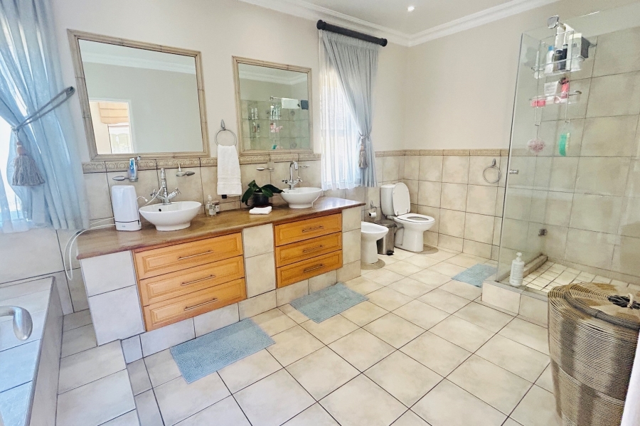 5 Bedroom Property for Sale in Waterkloof Ridge Gauteng