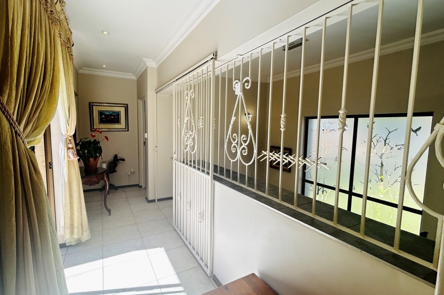 5 Bedroom Property for Sale in Waterkloof Ridge Gauteng