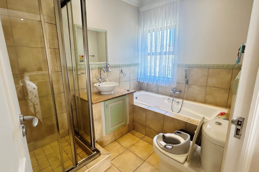 5 Bedroom Property for Sale in Waterkloof Ridge Gauteng